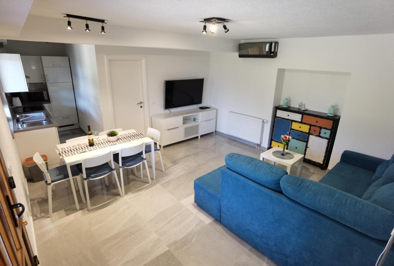 Apartman Bura โพเซดารเย ภายนอก รูปภาพ